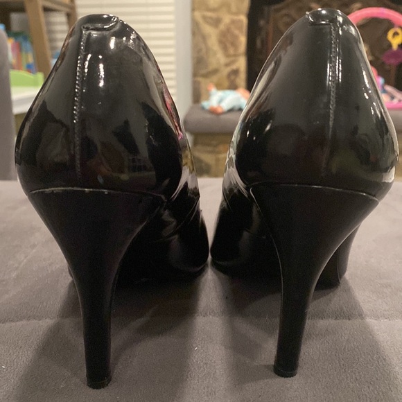 Nine West Patent Black Leather Pumps size 6.5 - Picture 3 of 7